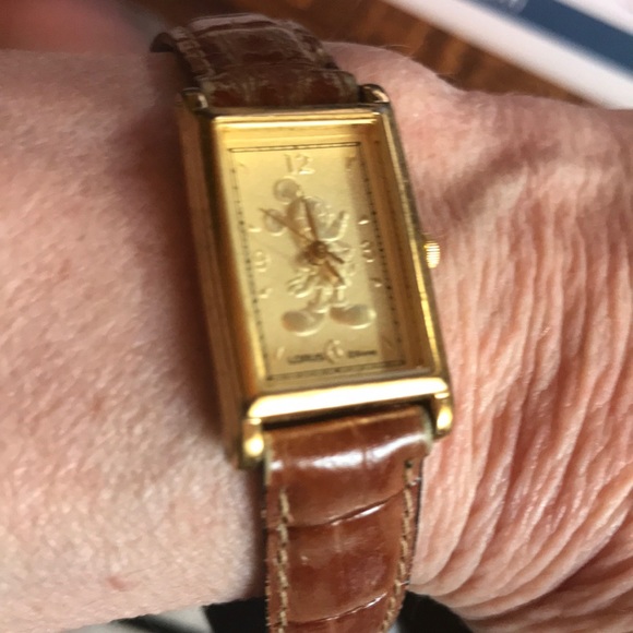 LADIES LORUS VINTAGE DISNEY MICKY MOUSE WATCH - Picture 2 of 4